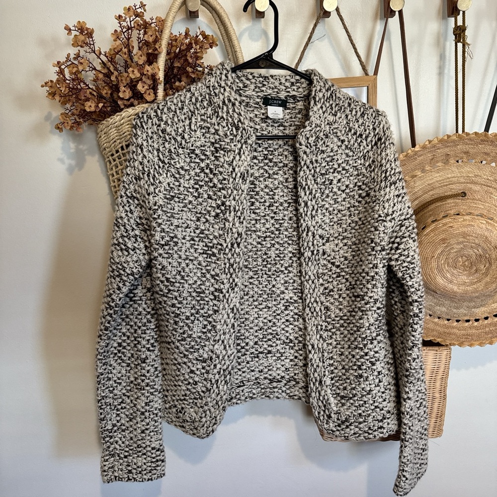 Women's Black and White Knit Sweater